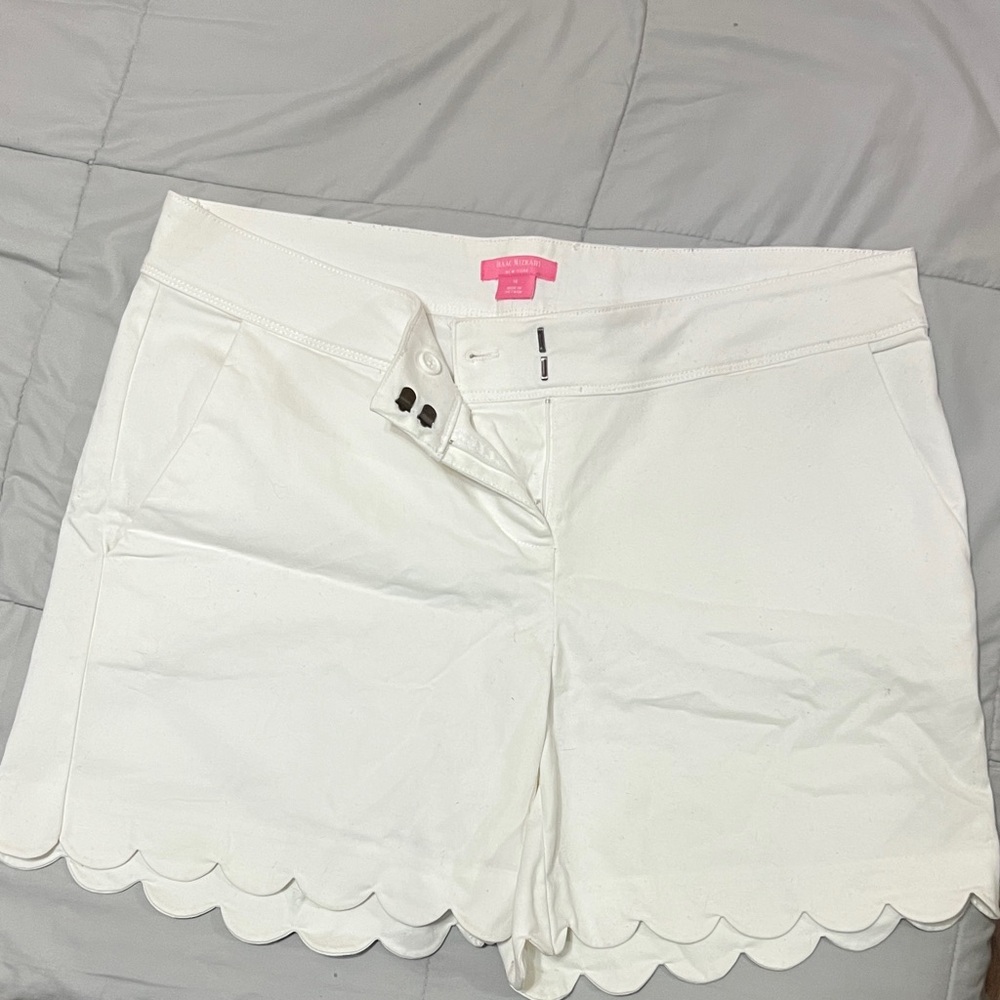 Isaac Mizrahi White Scalloped High Waist Shorts